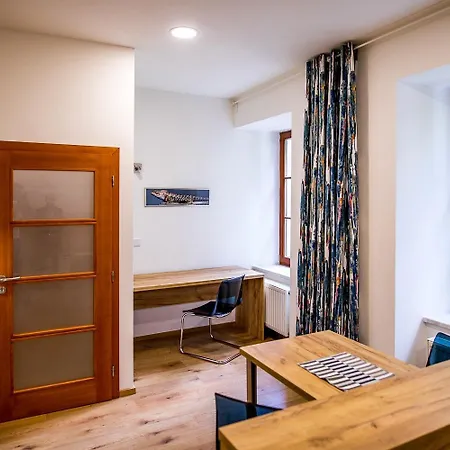 Nest Vibe Slovákova Apartamento